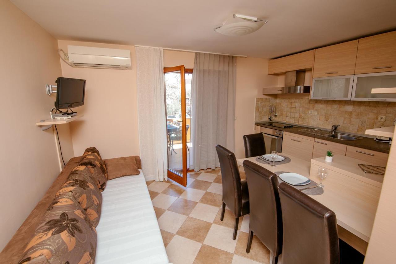 M&m * Biograd Na Moru